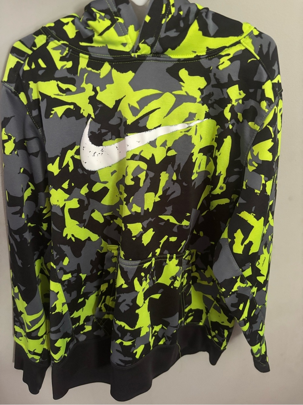 Boys Nike Neon Camo Swoosh Hoodie ALSO ON De POP